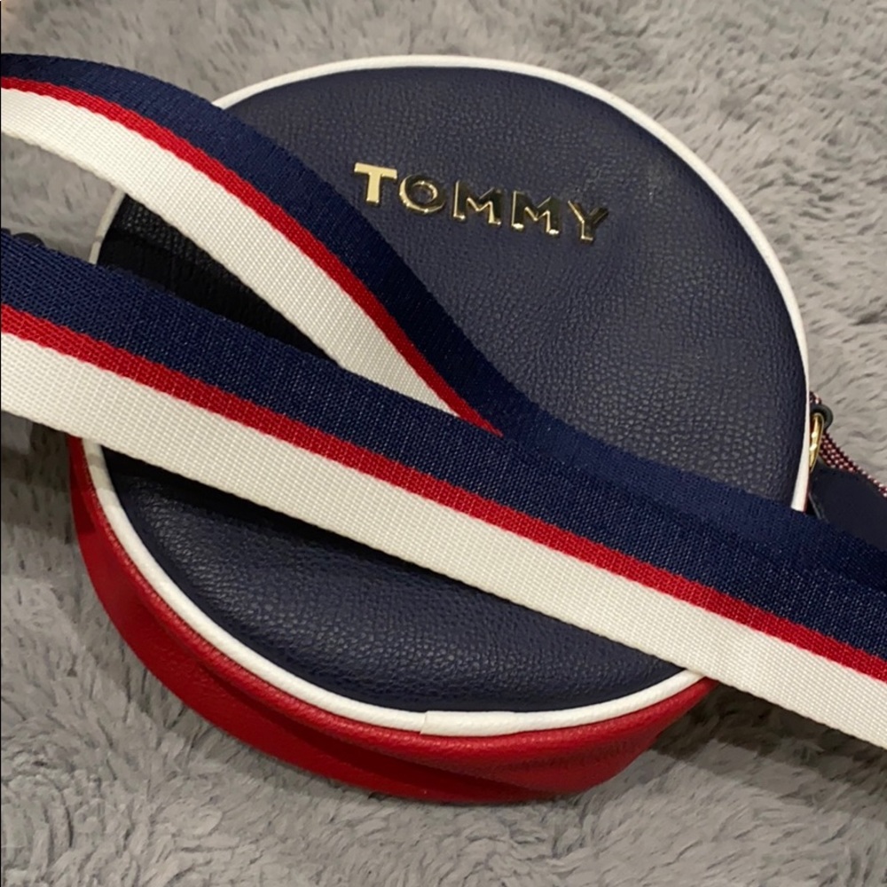 SOLD! 💙 Tommy Hilfiger Circle Crossbody Bag